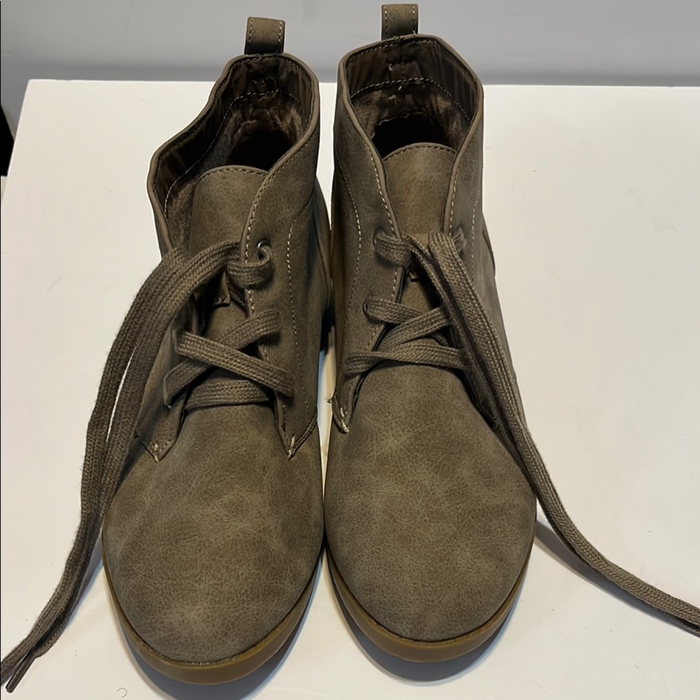 Very G Women's Taupe Ankle Boots